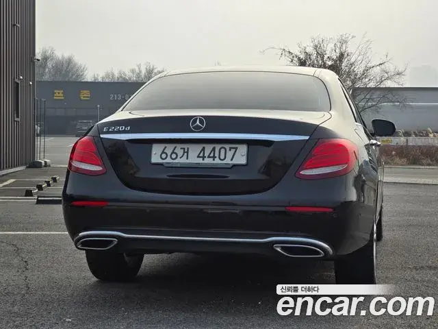 Mercedes-Benz E-Class 2018 — ფოტო 6/20