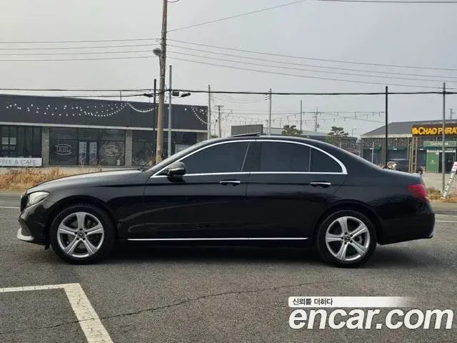 Mercedes-Benz E-Class 2018 — ფოტო 12/20