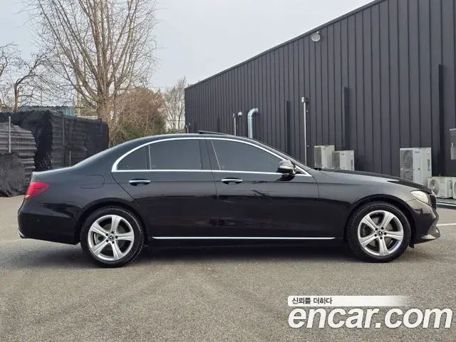 Mercedes-Benz E-Class 2018 — ფოტო 20/20