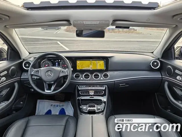 Mercedes-Benz E-Class 2018 — ფოტო 16/20