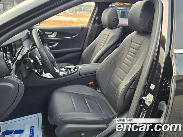 Mercedes-Benz E-Class 2018 — ფოტო 15/20
