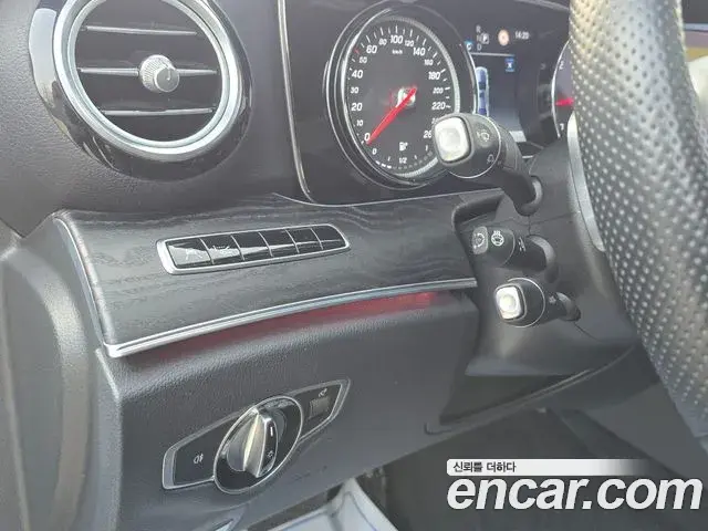 Mercedes-Benz E-Class 2018 — ფოტო 7/20