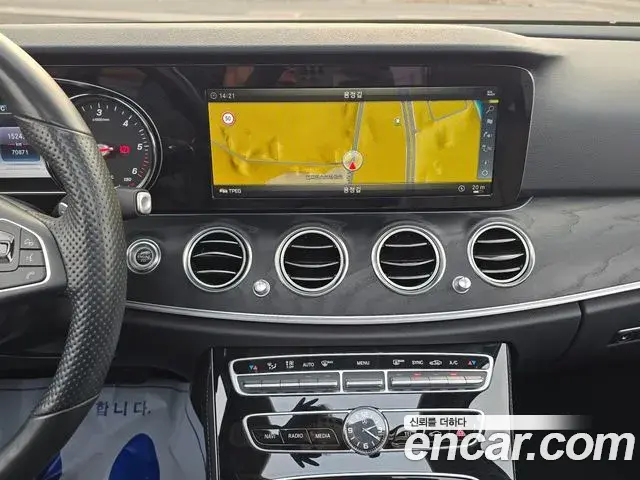 Mercedes-Benz E-Class 2018 — ფოტო 14/20