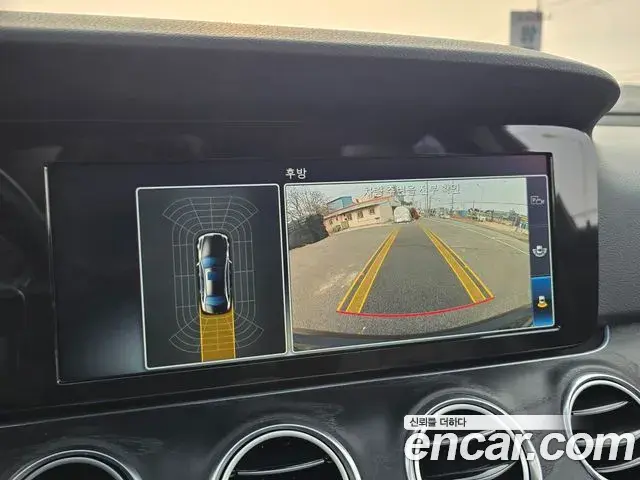 Mercedes-Benz E-Class 2018 — ფოტო 18/20