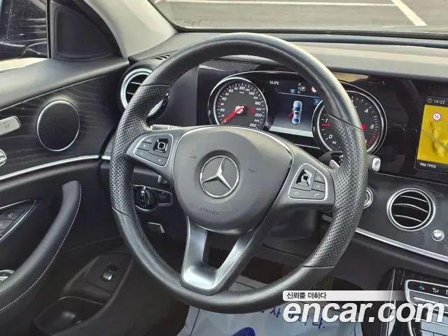 Mercedes-Benz E-Class 2018 — ფოტო 13/20
