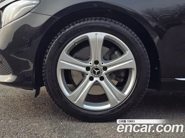 Mercedes-Benz E-Class 2018 — ფოტო 1/20