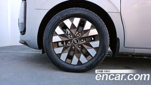 Hyundai Staria 2023 — Şəkil 8/20