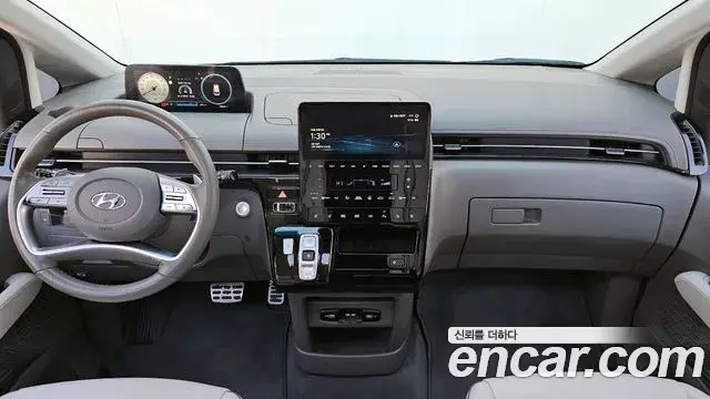 Hyundai Staria 2023 — Şəkil 13/20