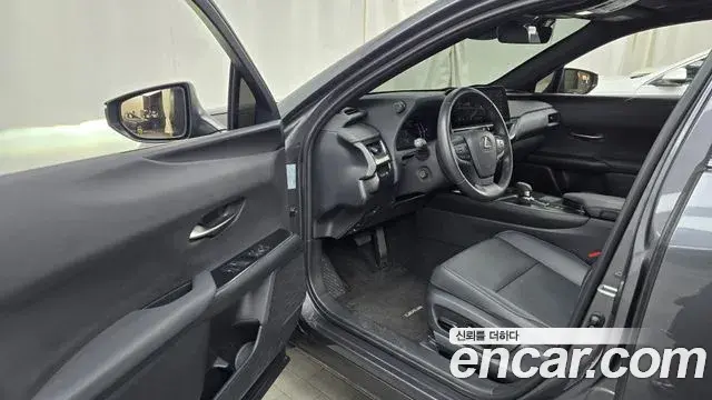 Lexus UX300h 2024 — Şəkil 7/20