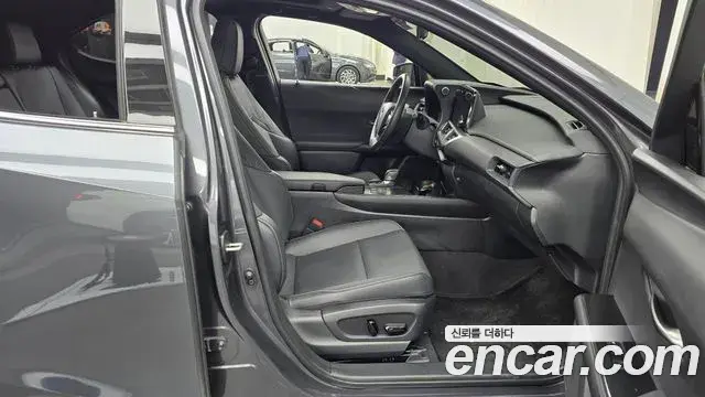 Lexus UX300h 2024 — Şəkil 18/20