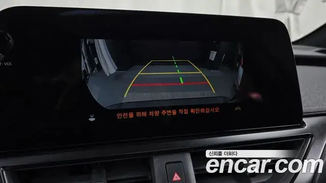 Lexus UX300h 2024 — Şəkil 1/20
