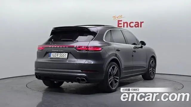 Porsche Cayenne 2021 — Photo 17/20