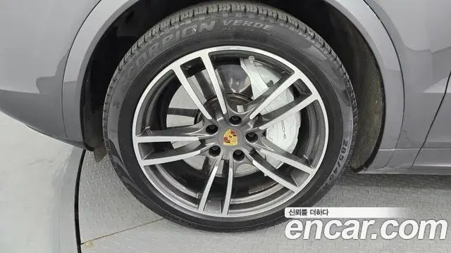 Porsche Cayenne 2021 — Photo 6/20