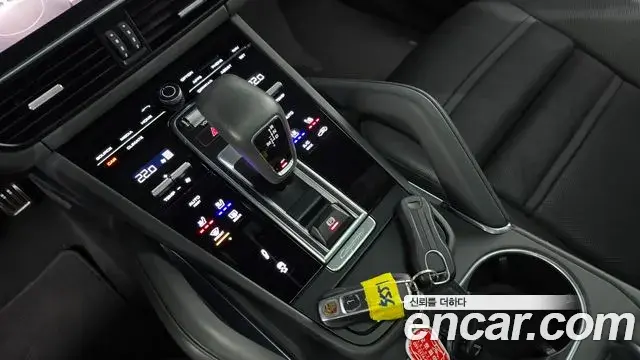 Porsche Cayenne 2021 — Photo 7/20