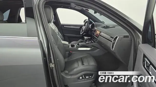 Porsche Cayenne 2021 — Photo 9/20