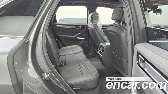 Porsche Cayenne 2021 — Photo 1/20
