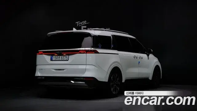 Kia Carnival 2023 — Photo 8/20