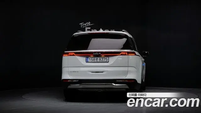Kia Carnival 2023 — Photo 16/20