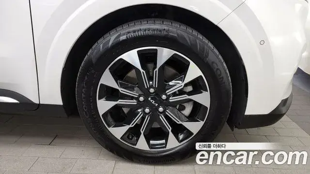 Kia Carnival 2023 — Photo 18/20