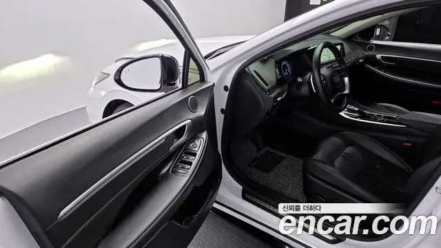 Hyundai Sonata Hybrid 2021 — ფოტო 18/19