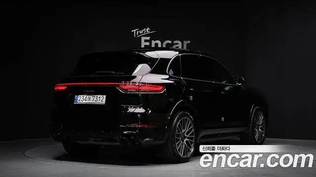 Porsche Cayenne 2021 — Фото 2/20