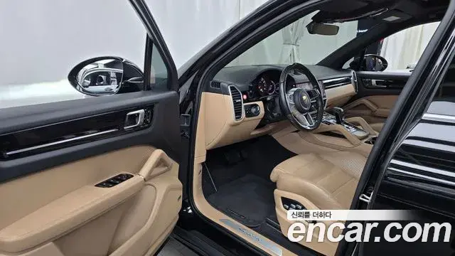 Porsche Cayenne 2021 — Фото 10/20
