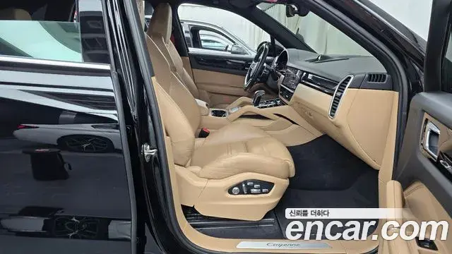 Porsche Cayenne 2021 — Фото 11/20