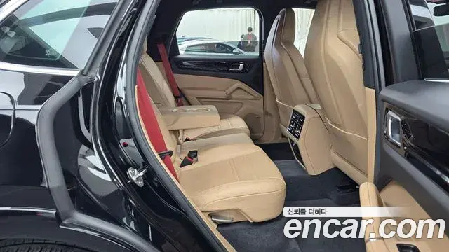Porsche Cayenne 2021 — Фото 12/20
