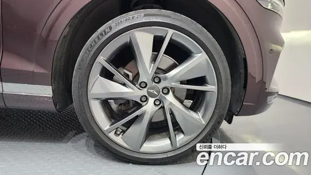 Genesis GV70 2021 — ფოტო 19/20