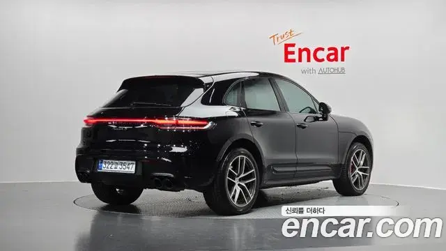 Porsche Macan 2023 — ფოტო 19/20