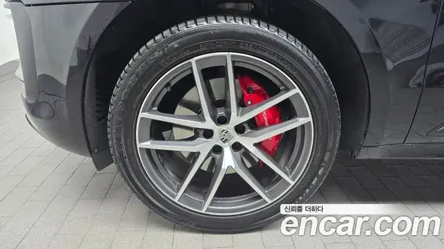Porsche Macan 2023 — ფოტო 9/20
