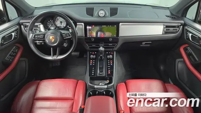 Porsche Macan 2023 — ფოტო 4/20