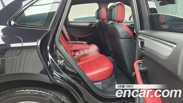 Porsche Macan 2023 — ფოტო 6/20