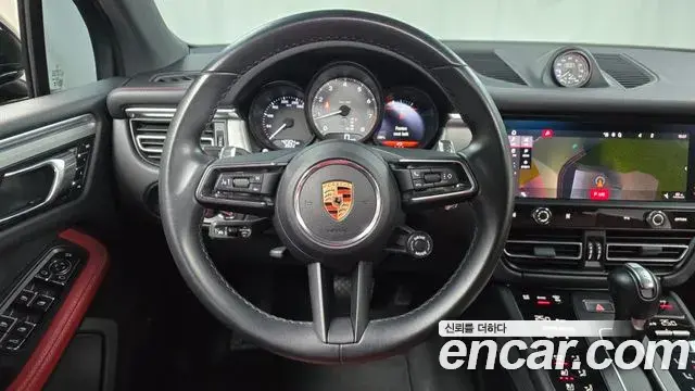 Porsche Macan 2023 — ფოტო 14/20