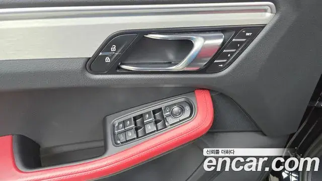 Porsche Macan 2023 — ფოტო 2/20