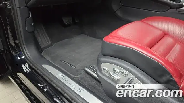 Porsche Macan 2023 — ფოტო 12/20