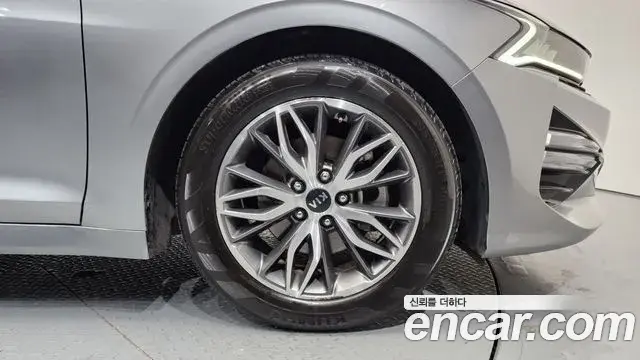 Kia K5 2021 — Photo 2/20