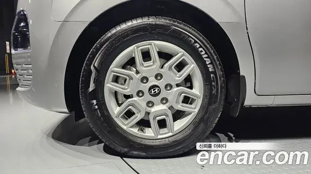 Hyundai Staria 2025 — ფოტო 1/20