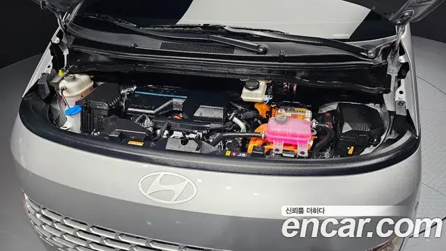 Hyundai Staria 2025 — ფოტო 19/20