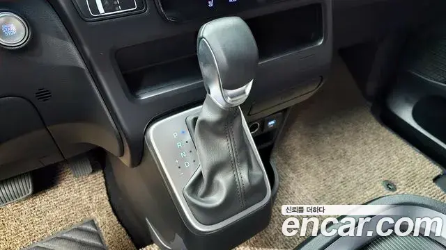 Hyundai Staria 2025 — ფოტო 9/20