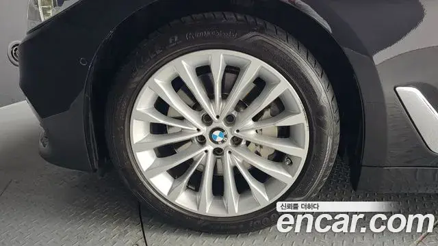 BMW 5 Series 2019 — Şəkil 11/20