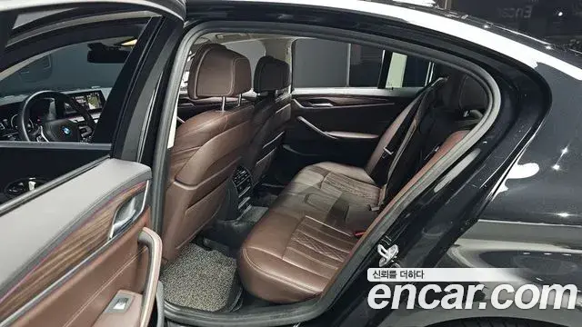 BMW 5 Series 2019 — Şəkil 10/20