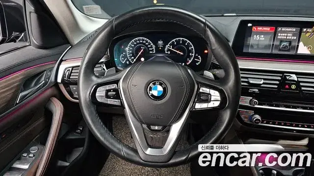 BMW 5 Series 2019 — Şəkil 18/20