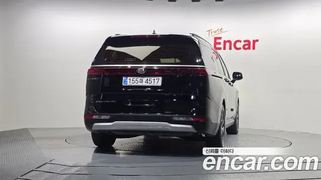 Kia Carnival 2021 — ფოტო 4/20