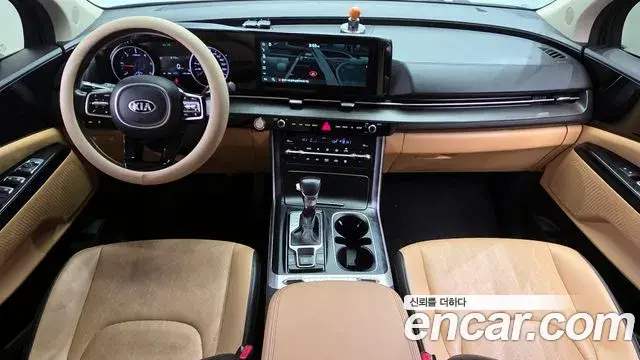 Kia Carnival 2021 — ფოტო 18/20