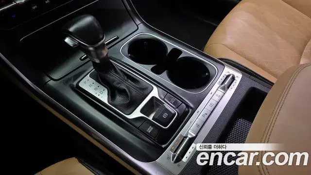Kia Carnival 2021 — ფოტო 10/20