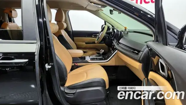 Kia Carnival 2021 — ფოტო 15/20