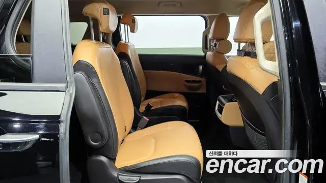 Kia Carnival 2021 — ფოტო 5/20