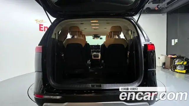 Kia Carnival 2021 — ფოტო 19/20