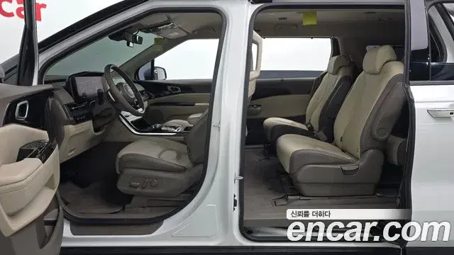 Kia Carnival 2022 — Photo 8/20